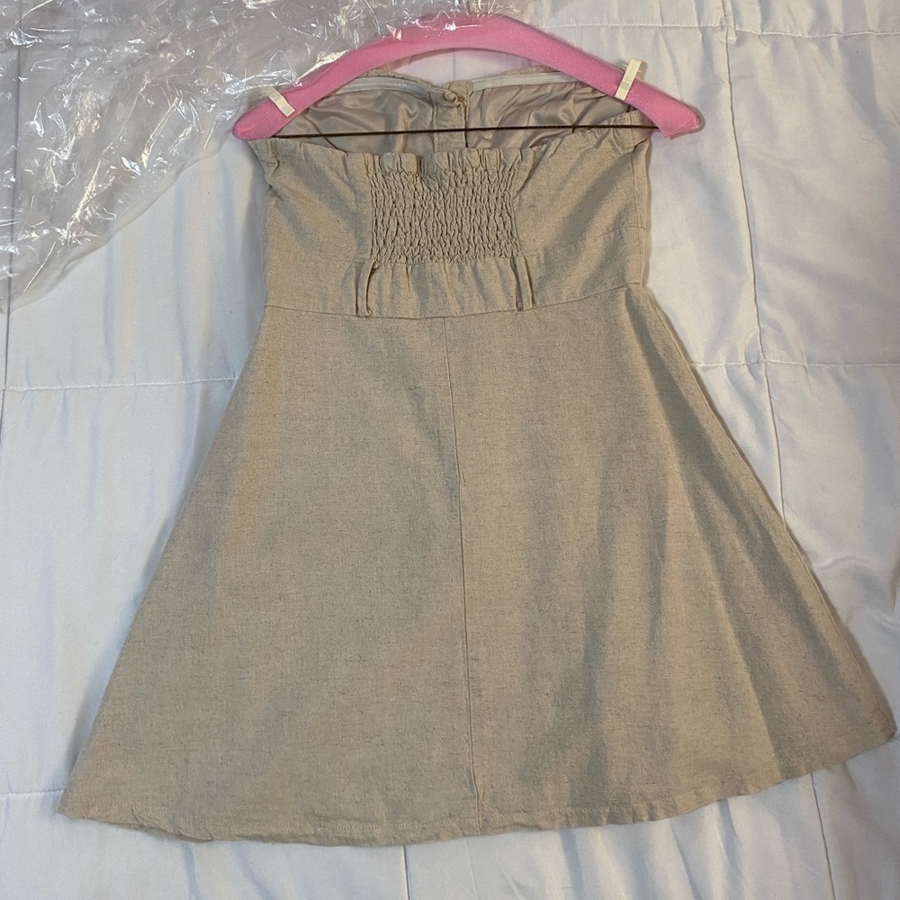 Charlotte Russe Linen, Strapless Mini Dress with wood-like buttons. Size Medium - Picture 4 of 8